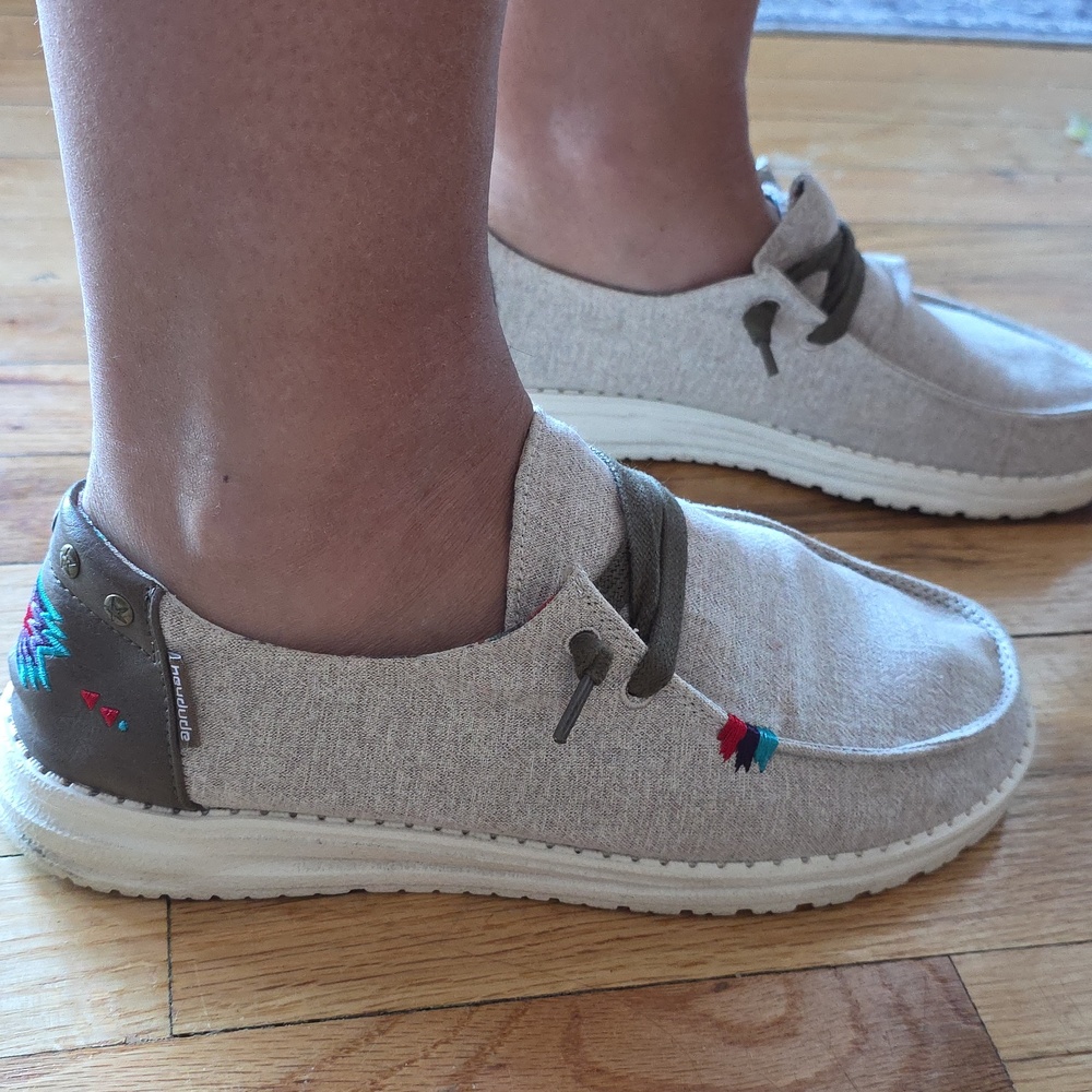Leatherwork Stud  Embroidered Therapudic Slip On Hey Dude Shoes 8 READ